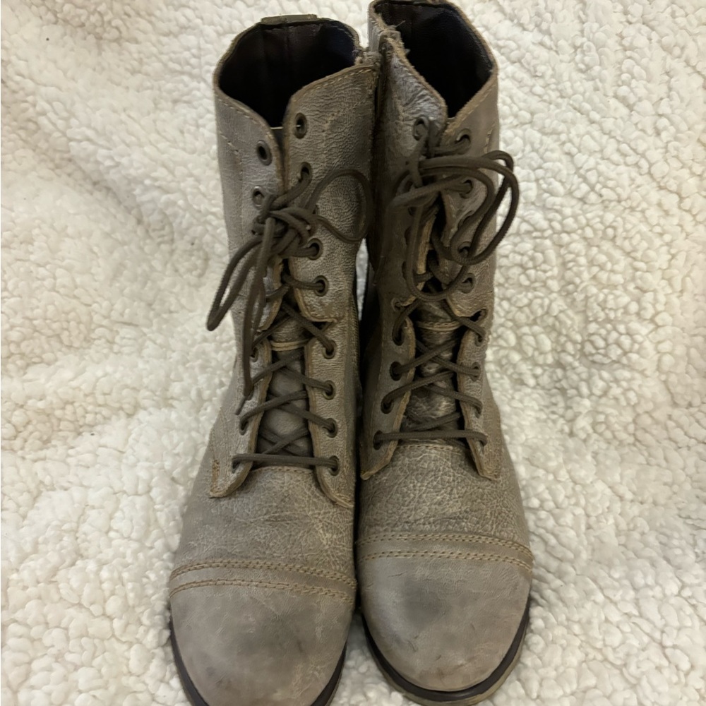 Steve Madden gray boots